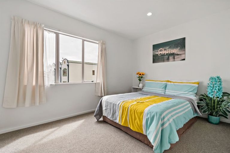 Photo of property in Lakeview Terrace, 5/14 Ambrico Place, New Lynn, Auckland, 0600