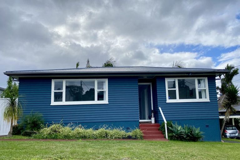 Photo of property in 12 Utting Street, Birkdale, Auckland, 0626