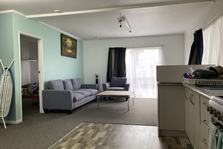 Photo of property in 36 Madigan Place, Glendene, Auckland, 0602