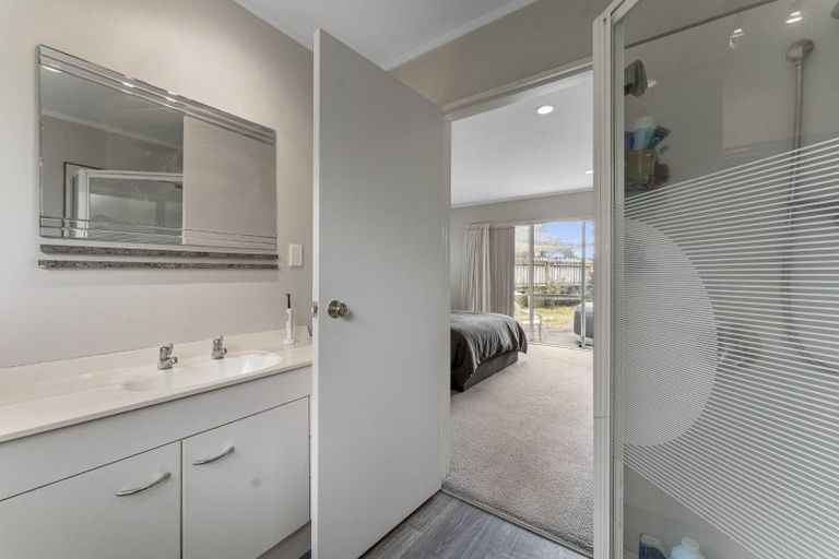 Photo of property in 36 Guildford Drive, Paraparaumu, 5032