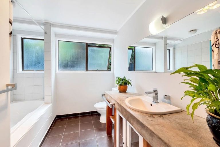 Photo of property in 28 Cranston Street, Torbay, Auckland, 0632