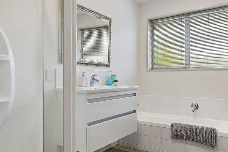 Photo of property in 17 Riverwood Boulevard, Redwood, Christchurch, 8051