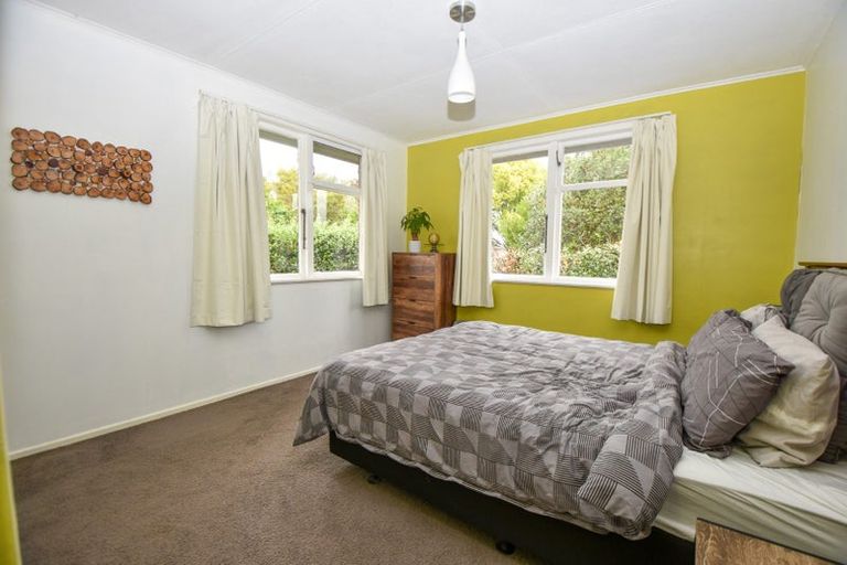 Photo of property in 1 Hughan Place, Carterton, 5713