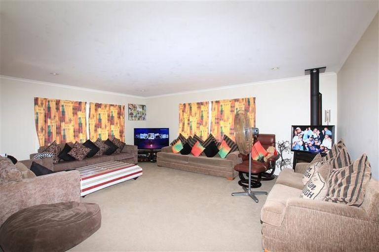Photo of property in 36 Norm Pellow Drive, Manurewa, Auckland, 2105