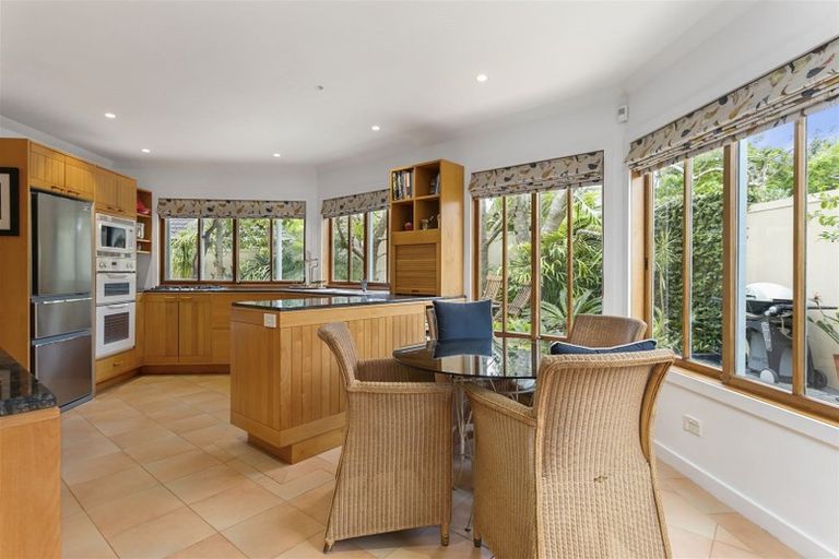 Photo of property in 2/15 Sylvan Park Avenue, Milford, Auckland, 0620