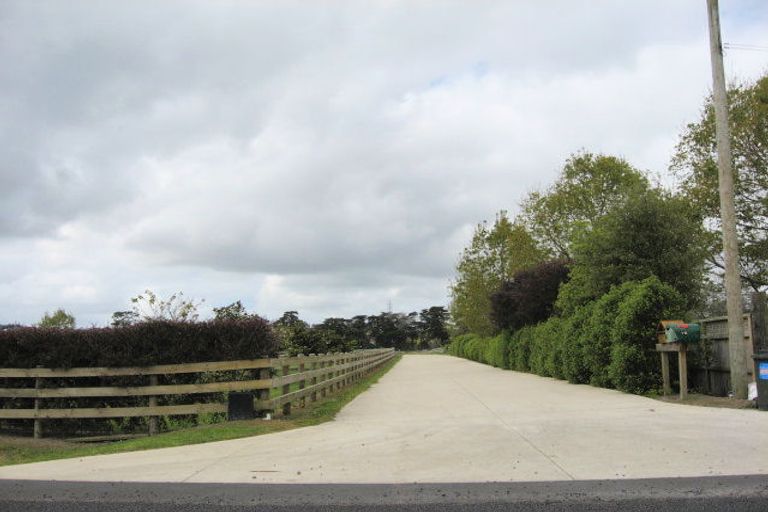 Photo of property in 78a Koraha Road, Kumeu, 0892