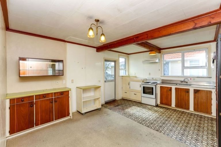 Photo of property in 6 Union Street, Merrilands, New Plymouth, 4312