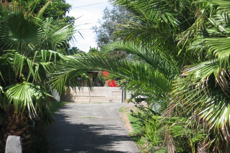 Photo of property in 19a Garadice Road, Rothesay Bay, Auckland, 0630