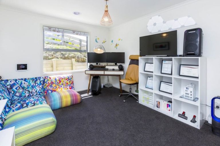 Photo of property in 25b Mount Marua Way, Timberlea, Upper Hutt, 5018