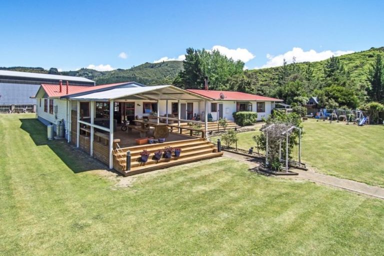 Photo of property in 5517 Masterton Castlepoint Road, Tinui, Masterton, 5889