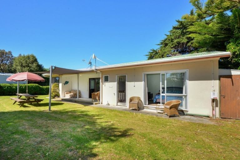 Photo of property in 121 Newcastle Street, Mahia, 4198
