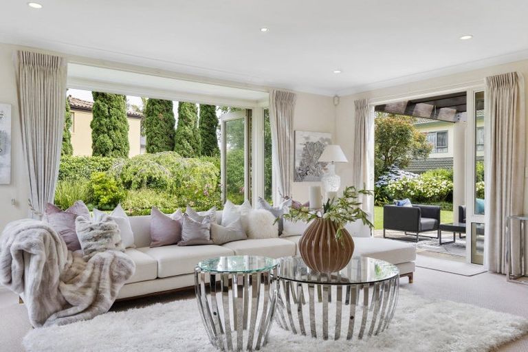 Photo of property in 10 Quedley Court, Eastern Beach, Auckland, 2012