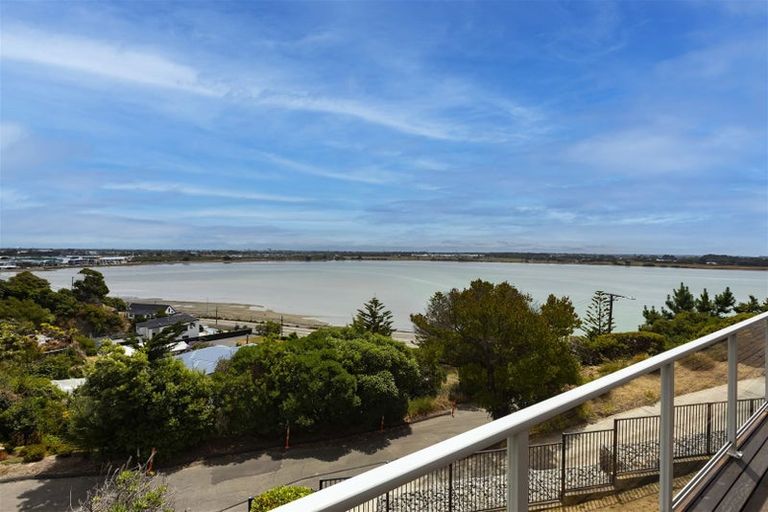 Photo of property in 19 The Brae, Mount Pleasant, Christchurch, 8081