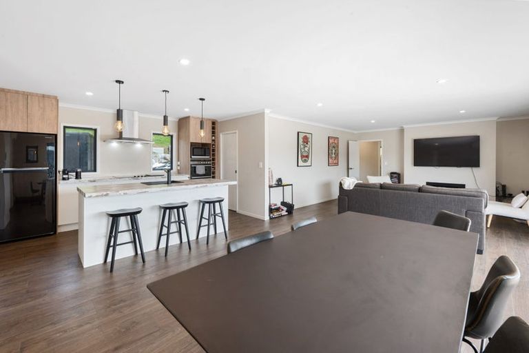 Photo of property in 1 Ribbonwood Lane, Kinloch, Taupo, 3377