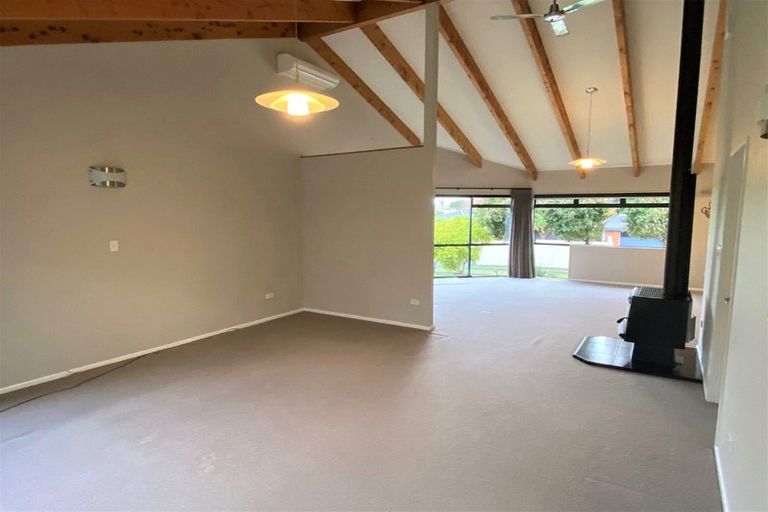 Photo of property in 5 Maple Crescent, Whalers Gate, New Plymouth, 4310