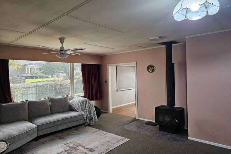 Photo of property in 2 Wavell Crescent, Lansdowne, Masterton, 5810