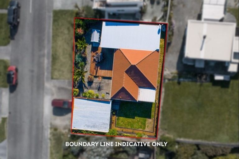 Photo of property in 1 Toru Road, Paraparaumu Beach, Paraparaumu, 5032