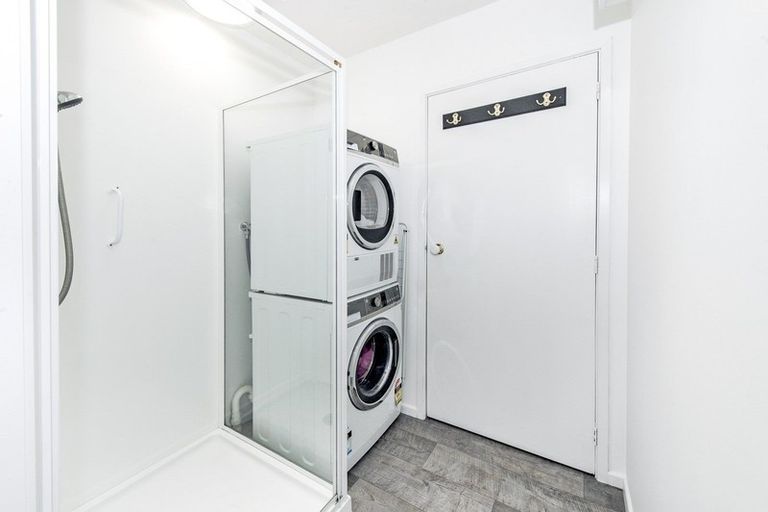 Photo of property in 1a Calbreath Place, Russley, Christchurch, 8042