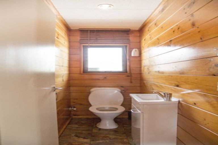 Photo of property in 2/98 Lake Road, Narrow Neck, Auckland, 0622