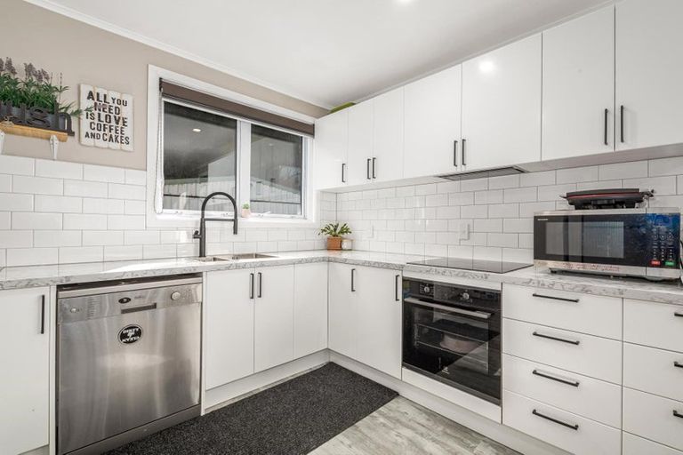 Photo of property in 112 Rangituhi Crescent, Takapuwahia, Porirua, 5022