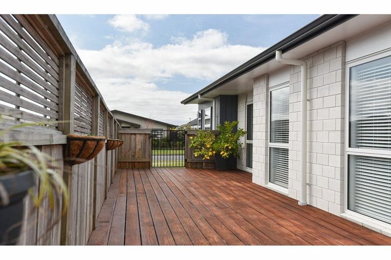 Photo of property in 57 Awataha Crescent, Pyes Pa, Tauranga, 3110