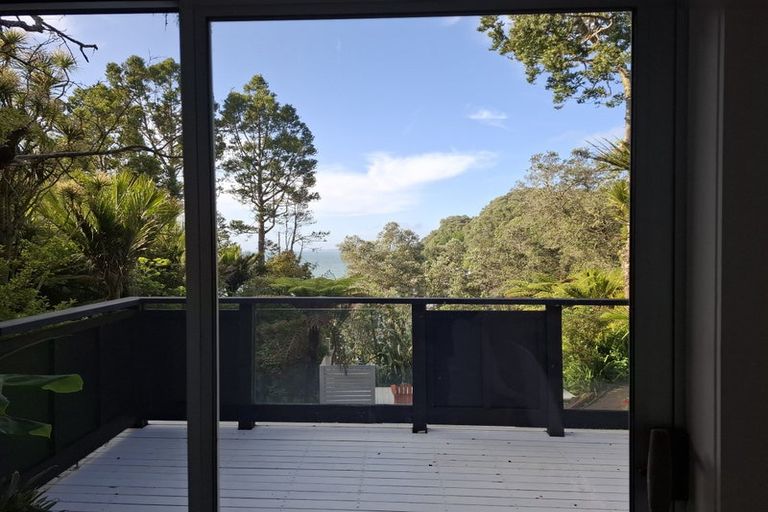 Photo of property in 128 Otitori Bay Road, Titirangi, Auckland, 0604