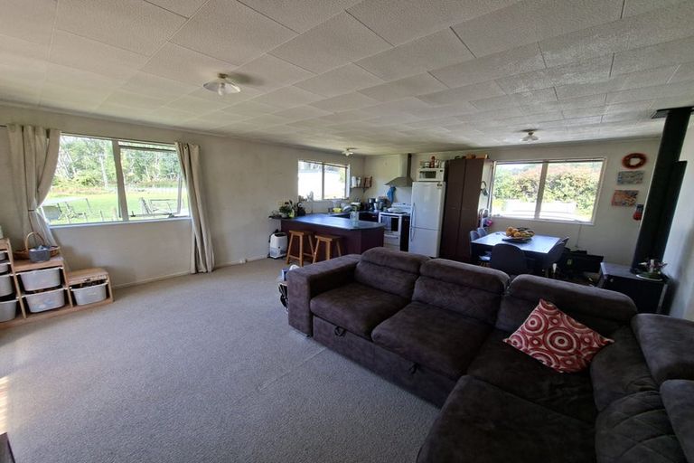 Photo of property in 169 Awa Road, Kumeu, 0891