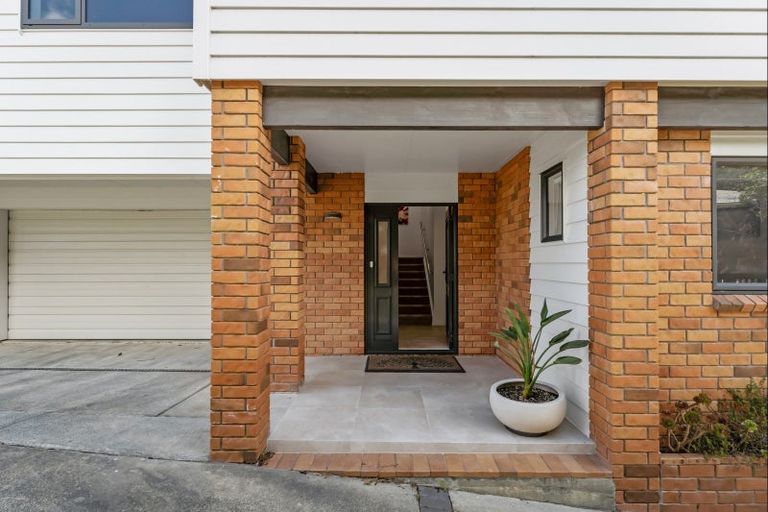 Photo of property in 11 Barrier View Road, Leigh, 0985