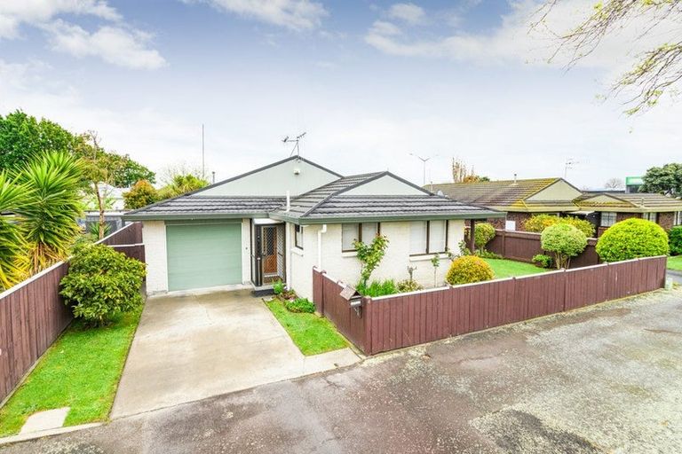 Photo of property in 4 Mcarthur Street, Terrace End, Palmerston North, 4410