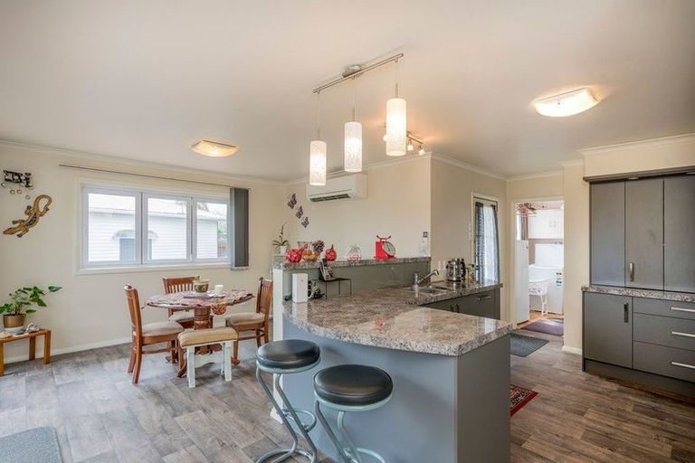 Photo of property in 88 Queen Street West, Levin, 5510