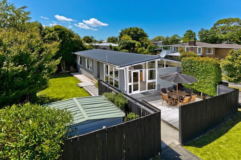 Photo of property in 7 Porter Avenue, Te Atatu South, Auckland, 0610