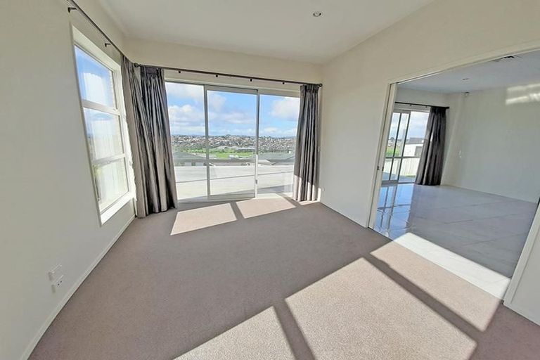 Photo of property in 12 Butler Stoney Crescent, Silverdale, 0932