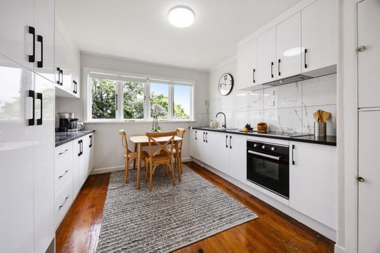 Photo of property in 40 Reid Road, New Lynn, Auckland, 0600