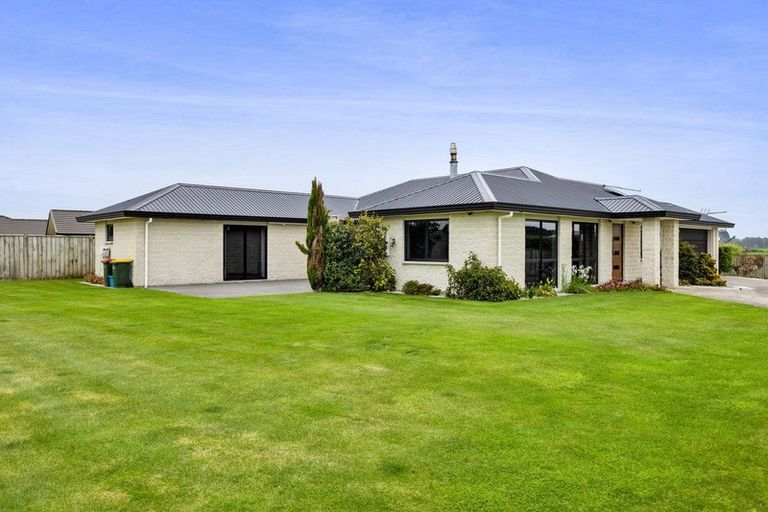 Photo of property in 14 Larlin Drive, Hawera, 4675