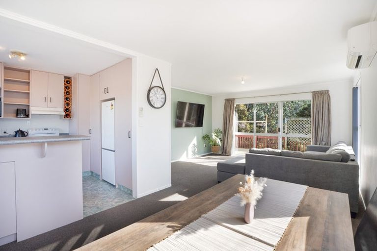 Photo of property in 15 Woolwich Close, Whitby, Porirua, 5024