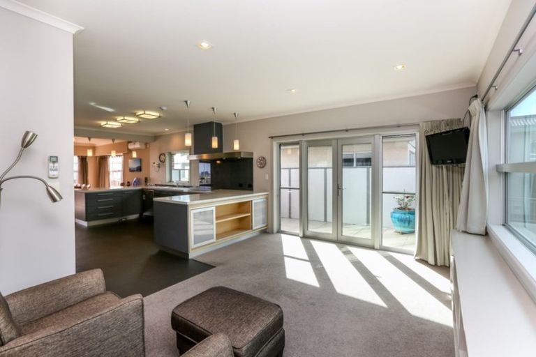 Photo of property in 374 Devon Street West, Lynmouth, New Plymouth, 4310