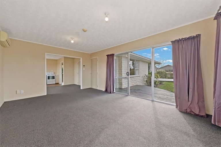 Photo of property in 5 Sophora Place, Parklands, Christchurch, 8083