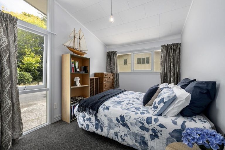 Photo of property in 57 Blue Mountains Road, Pinehaven, Upper Hutt, 5019