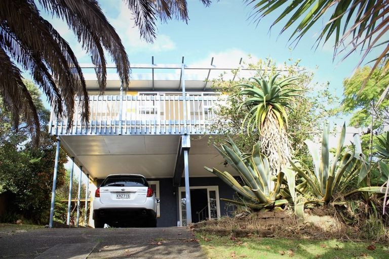 Photo of property in 15 Catalina Crescent, Forrest Hill, Auckland, 0620