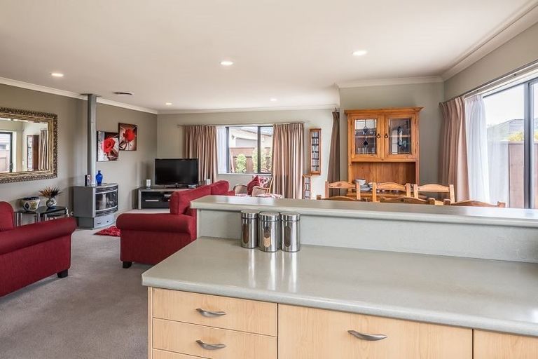 Photo of property in 5 Central Park, Paraparaumu Beach, Paraparaumu, 5032