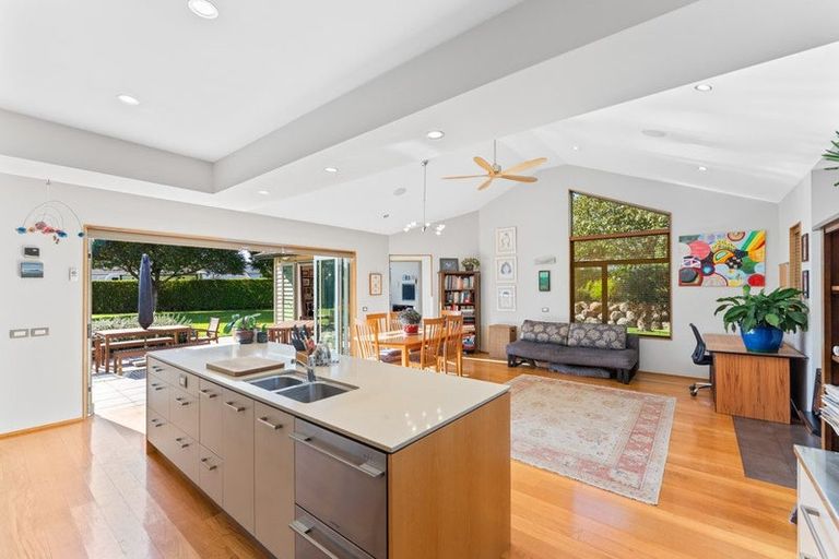 Photo of property in 4 Lamont Place, Waikanae, 5036