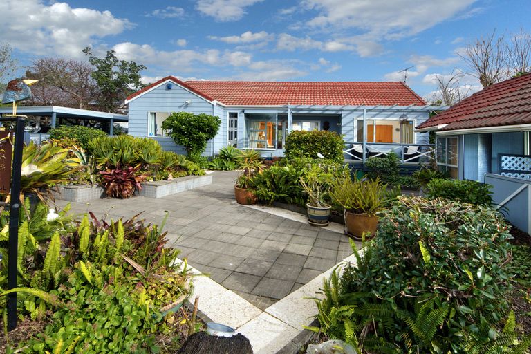 Photo of property in 60 Lynn Road, Bayview, Auckland, 0629