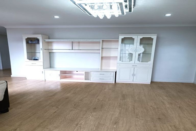 Photo of property in 73 Rosewell Crescent, Flat Bush, Auckland, 2019