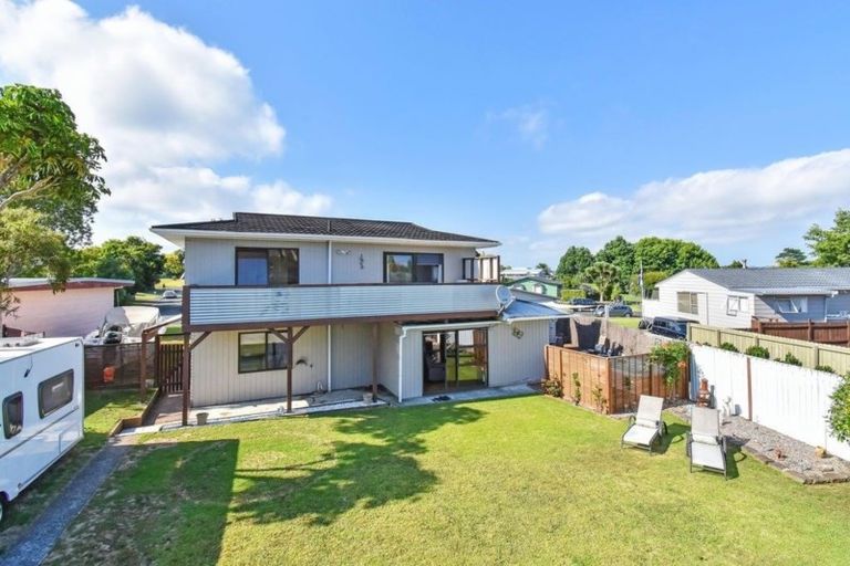 Photo of property in 21 Taihiki Road, Clarks Beach, 2122