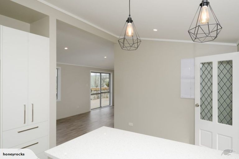 Photo of property in 10 Rautawhiri Road, Helensville, 0800