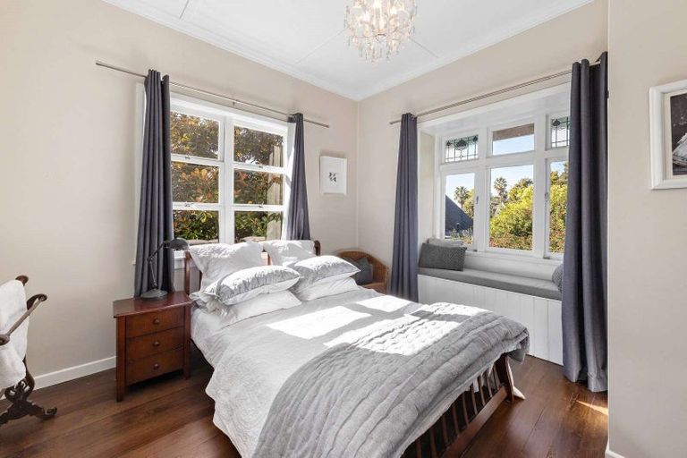 Photo of property in 24 Alfred Street, Northcote Point, Auckland, 0627