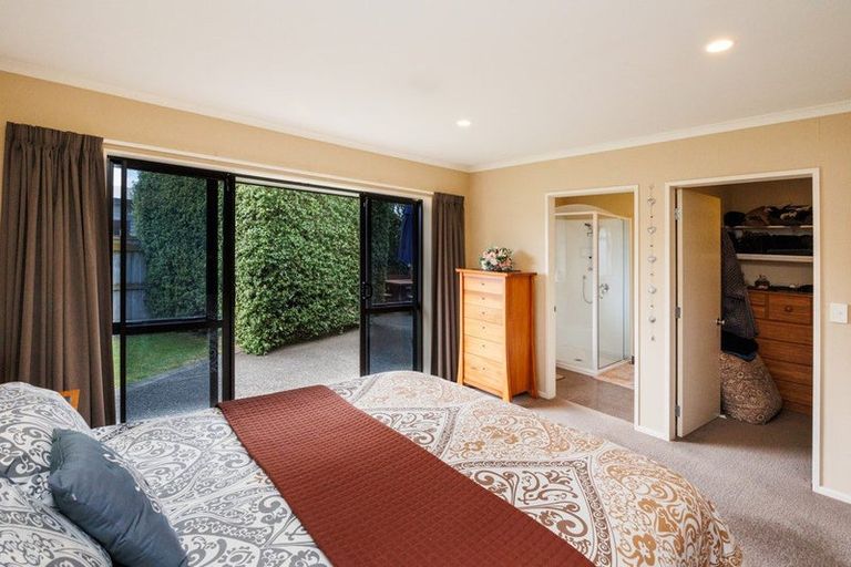 Photo of property in 36 Tennyson Avenue, Kelvin Grove, Palmerston North, 4414