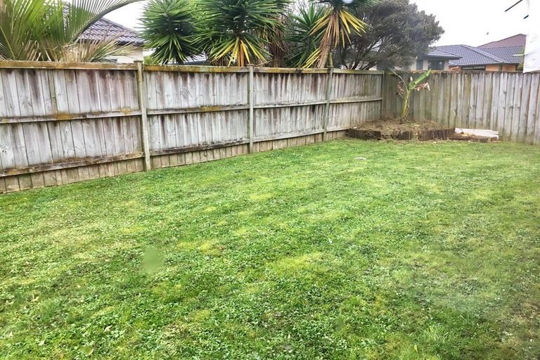 Photo of property in 26 Erne Crescent, East Tamaki, Auckland, 2016