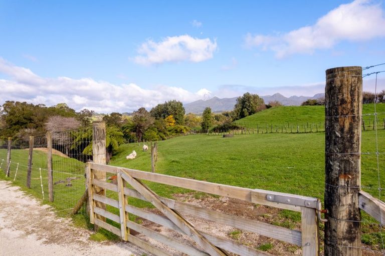 Photo of property in 1375 Carrington Road, Hurworth, New Plymouth, 4371