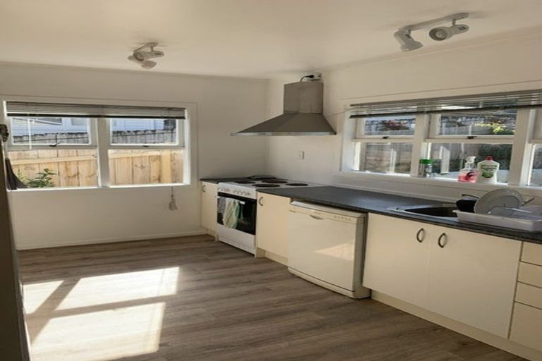 Photo of property in 2/3 Elliott Avenue, Bayview, Auckland, 0629